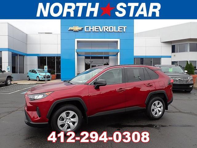 2019 Toyota RAV4 Vehicle Photo in Moon Township, PA 15108