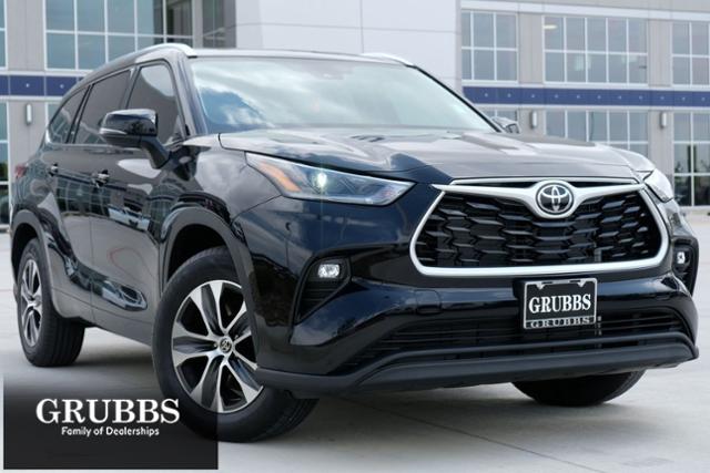 2021 Toyota Highlander Vehicle Photo in Grapevine, TX 76051