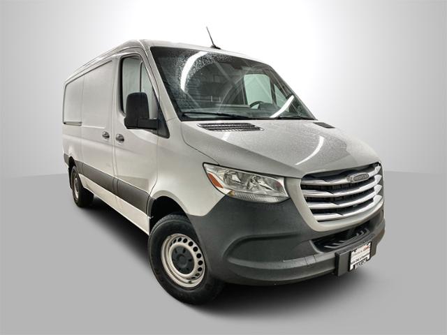 freightliner sprinter van dealer near me