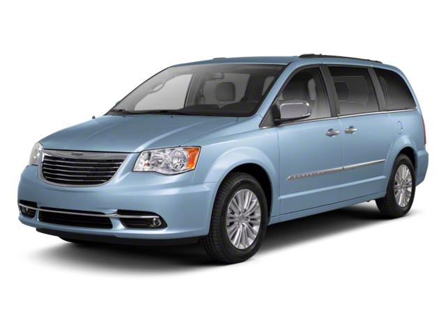 2013 Chrysler Town & Country Vehicle Photo in Moon Township, PA 15108
