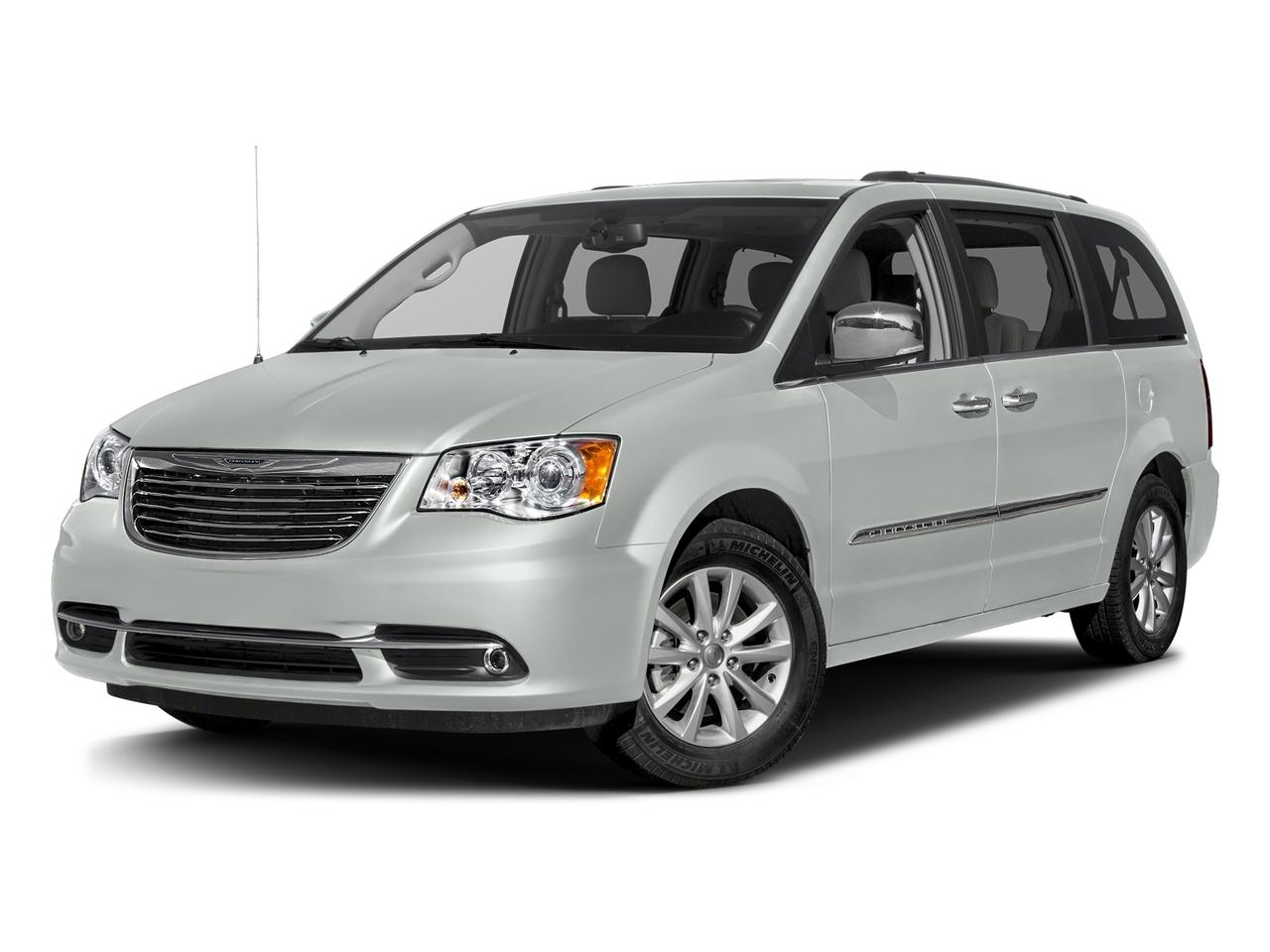 2016 Chrysler Town & Country Vehicle Photo in Danbury, CT 06810
