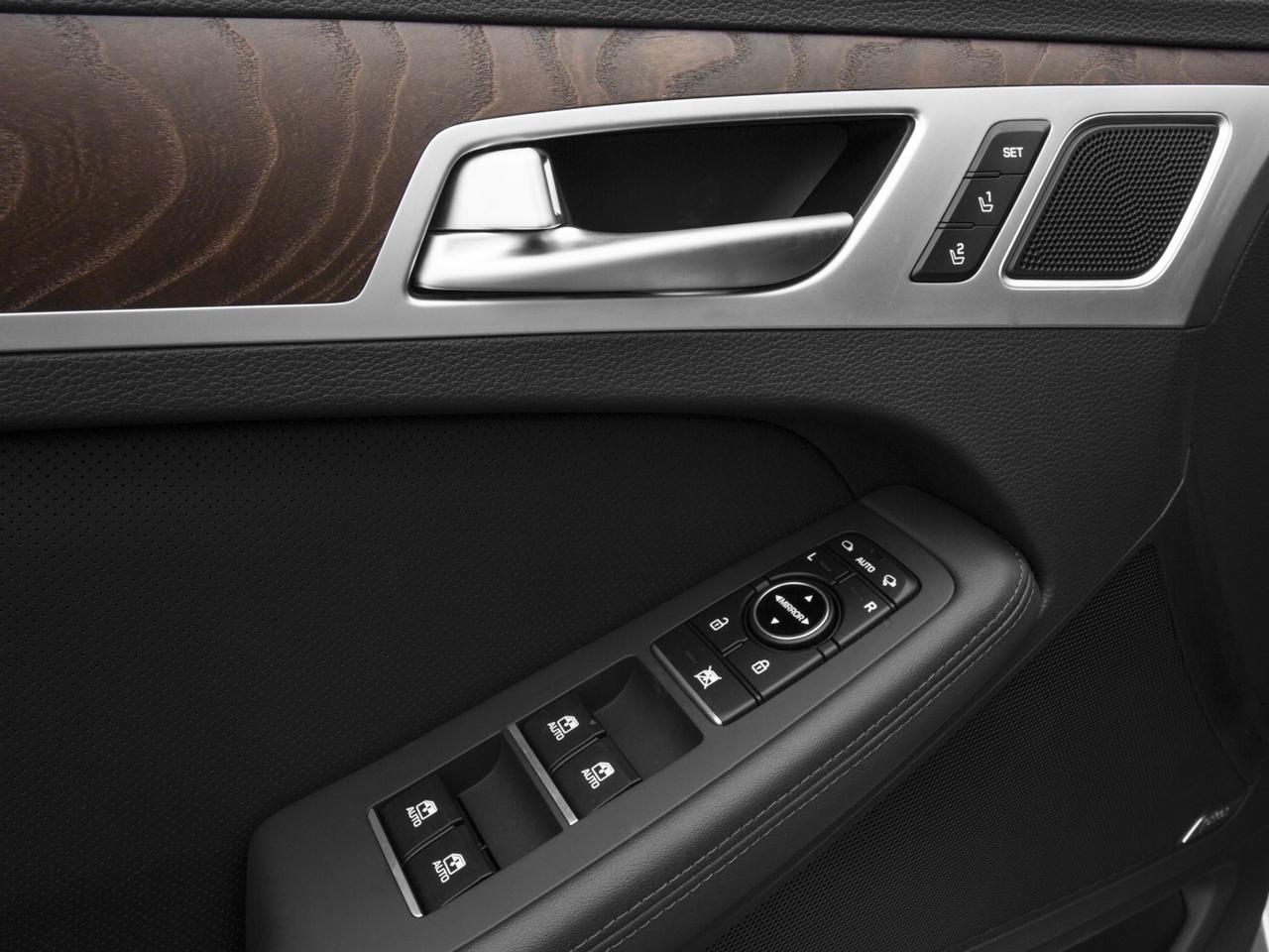 2015 Hyundai Genesis Vehicle Photo in Smyrna, GA 30080