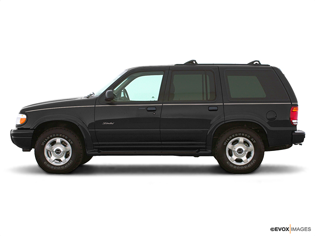 2000 Ford Explorer Vehicle Photo in Lake Bluff, IL 60044