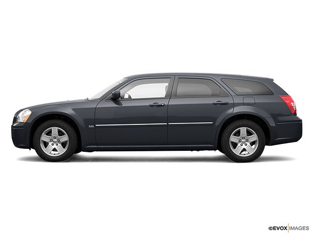 2005 Dodge Magnum Vehicle Photo in Moon Township, PA 15108